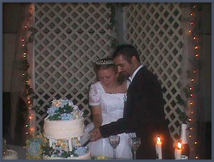 Mike and Kayla cut the cake